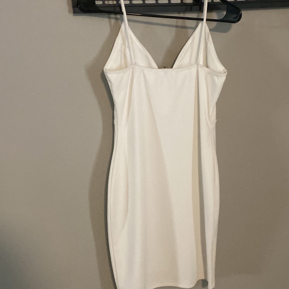 White semi formal dress - Picture 4 of 4